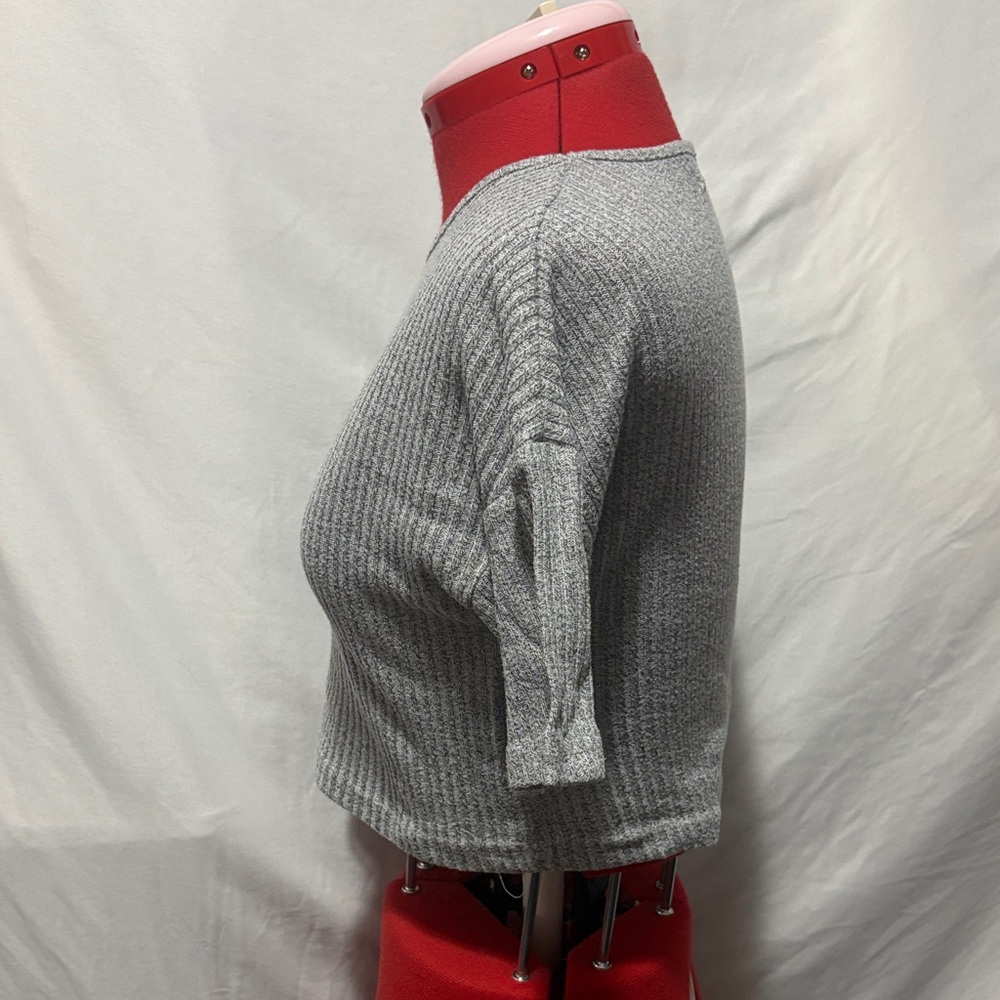 Stylish Gray Ribbed Crop Top - Picture 4 of 5